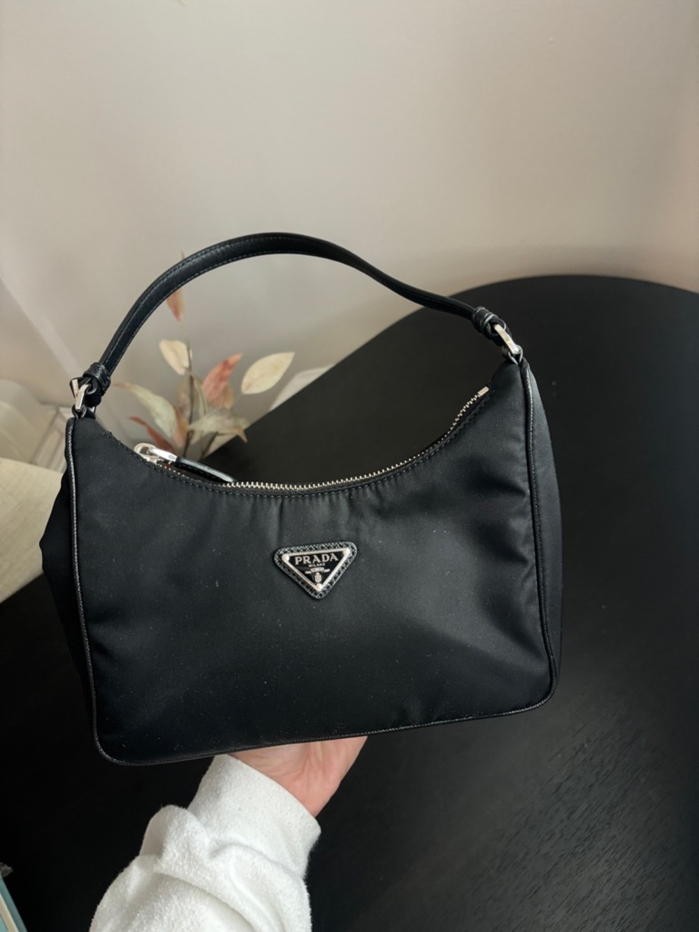 Prada Re-Edition 2000 Zip Shoulder Bag - Picture 2 of 4